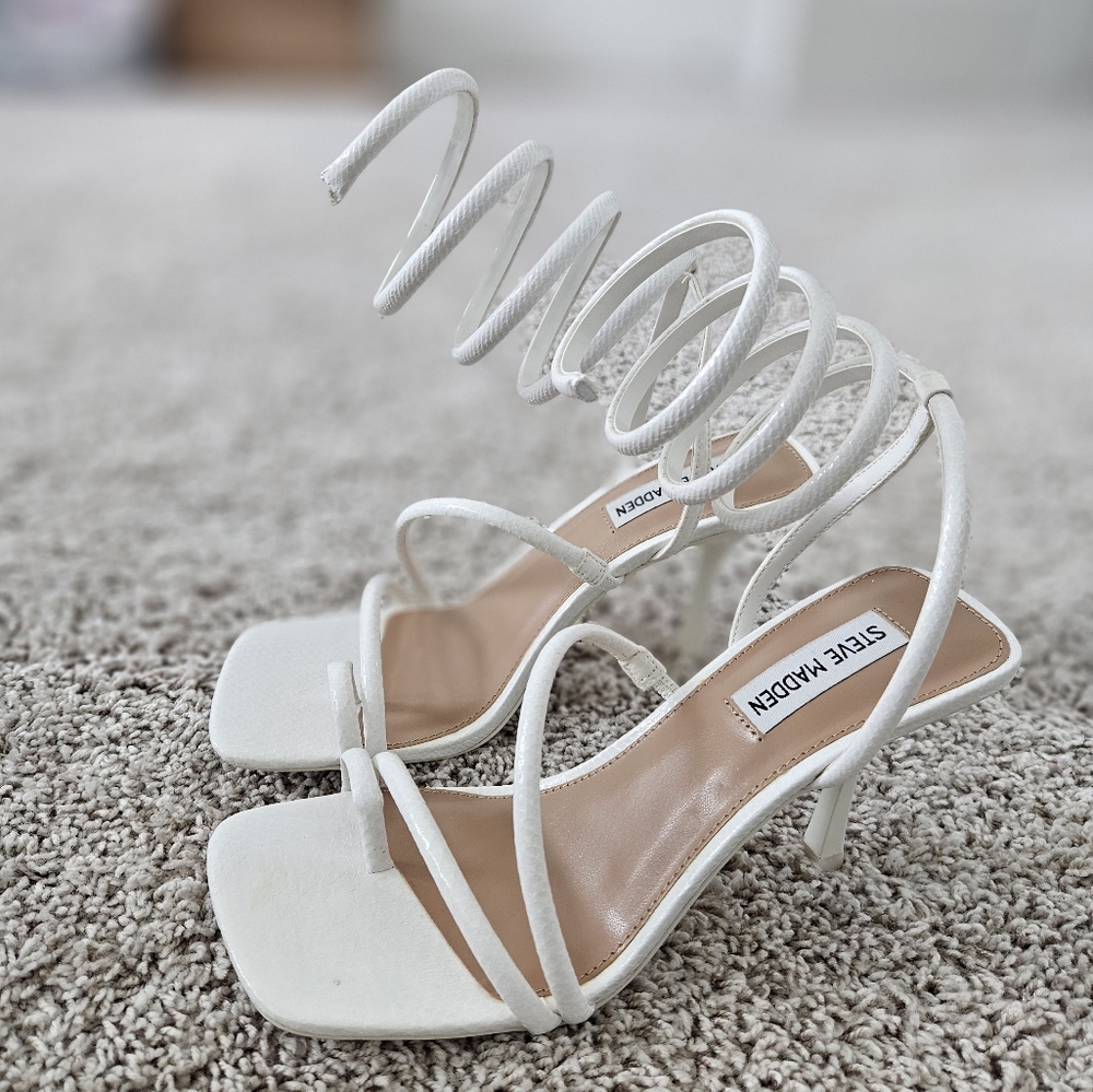 STEVE MADDEN ANKLE STRAP SANDAL HEEL